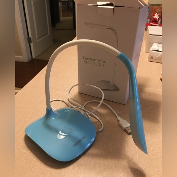 ONEFIRE Fashion wind LED desk light with USB - Picture 5 of 9